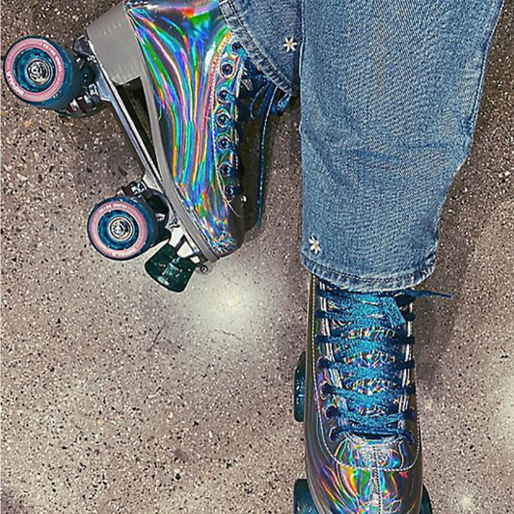 BNIB! Impala Holographic Roller Skates - size 7 - Picture 4 of 14